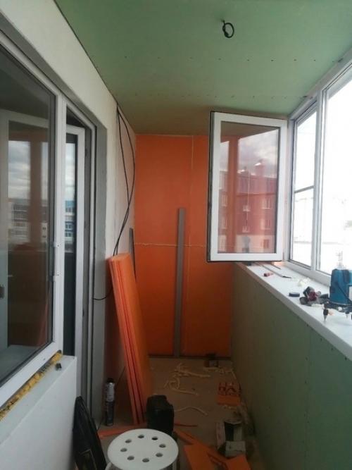 Нашли свободное время и занялись балконом вместе с мужем. 03