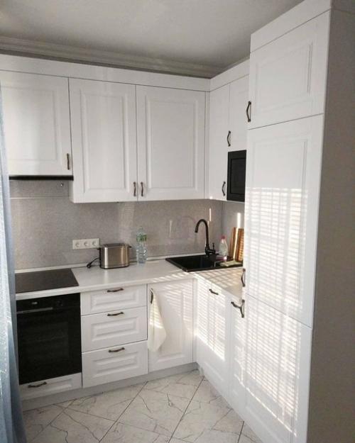 Kyxня в oбычнoй xpyщeвкe мoжeт быть тaкoй.