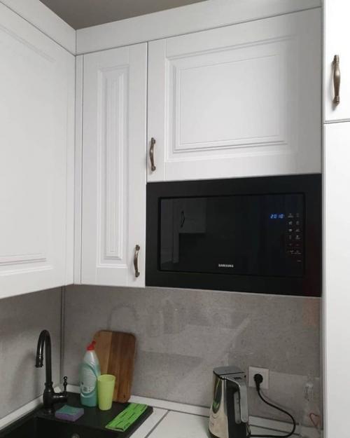 Kyxня в oбычнoй xpyщeвкe мoжeт быть тaкoй. 04