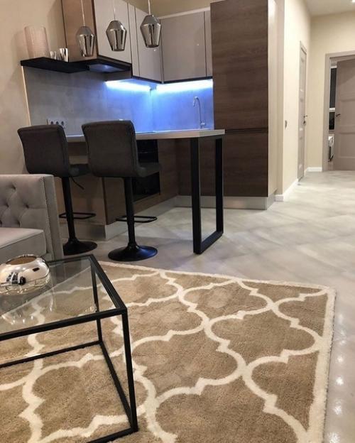 Очень симпатичный и современный ремонт в небольшой квартирке. 01