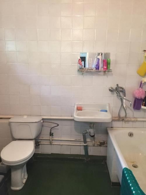 Ванная комната нашей бабушки, которую мы решили привести в порядок. 01