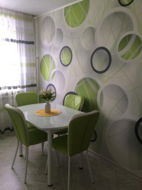 Наша кухня в бело салатовых цветах, смотрится свежо. 09