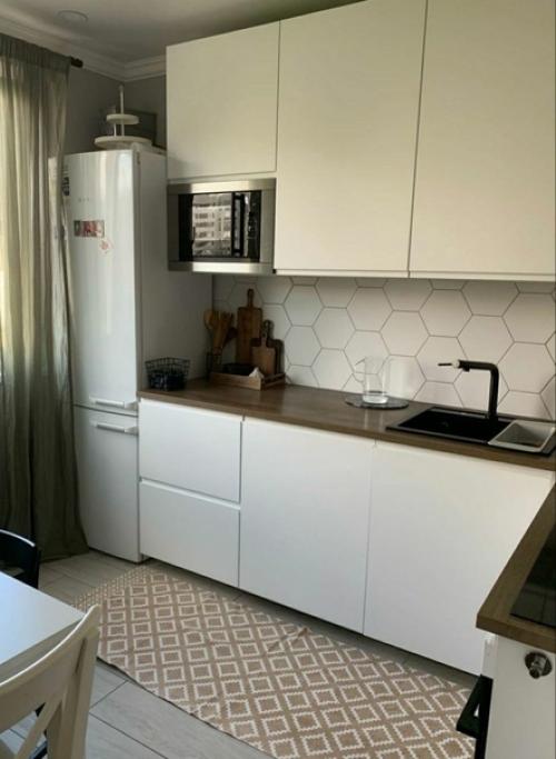 Площадь нашей кухни аж 10 кв. 01