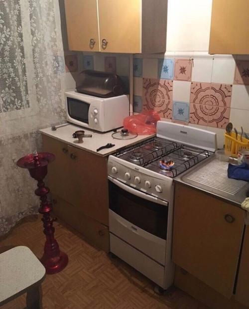 Живу один, кухня совсем маленькая у меня.