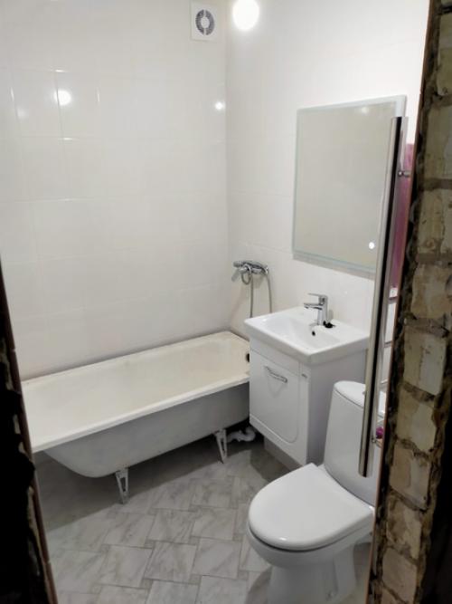 Вот такой санузел, совмещённый с ванной у нас получился. 01