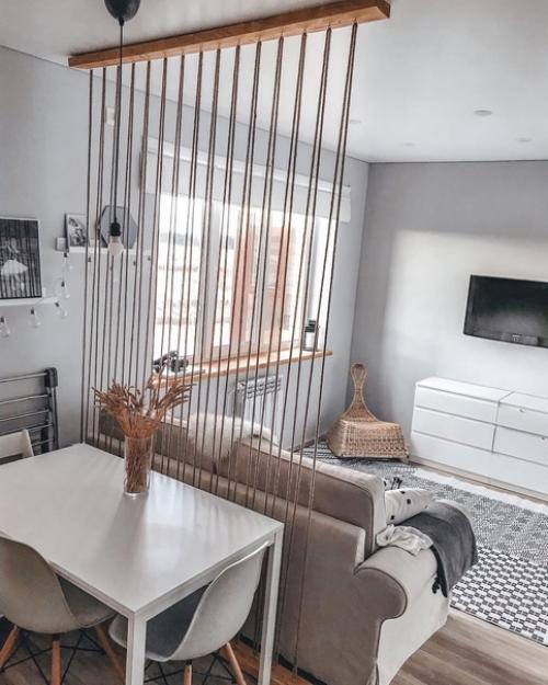 Хочу показать вам, как мы придумали отделить кухню и гостинную.