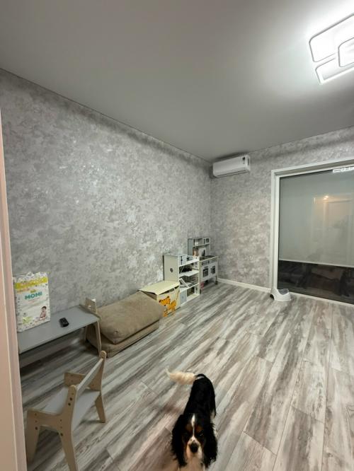 Здравствуйте, мы имеем комнату 22 квадрата с косой стеной. 01