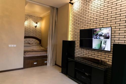 Хочу показать интерьер в нашей квартире студии. 01