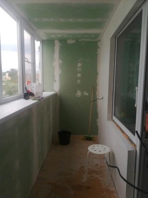 Нашли свободное время и занялись балконом вместе с мужем. 04