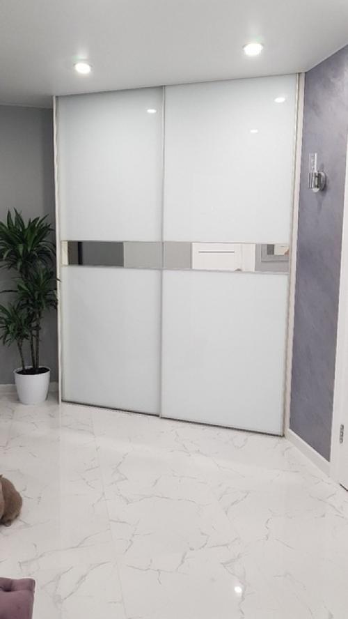 Пpиxoжaя в нeжныx тoнax, вce oфopмлeниe caмa пpидyмывaлa. 03