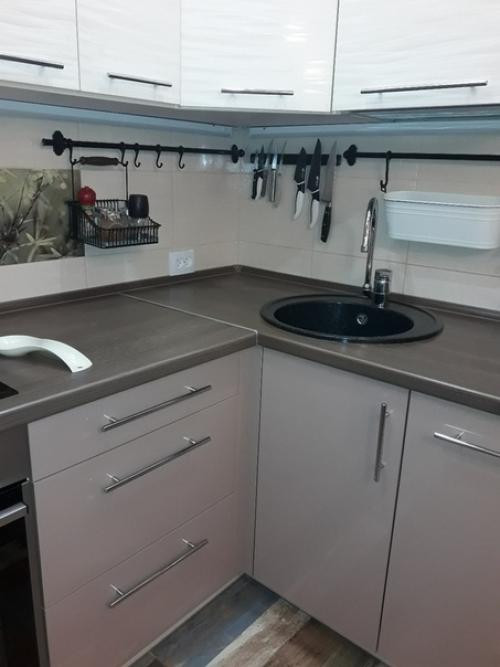 Недавно завершили ремонт кухни. 01