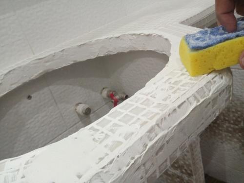 Тут в голову пришла одна идея, оставался лишний кусок гипсокартона и решил улучшить ванную комнату. 03