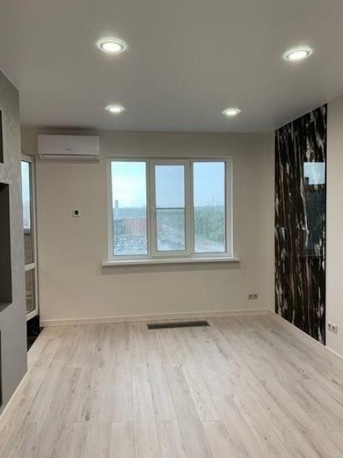 Всю отделку завершили недавно, собственно показываю ее. 02