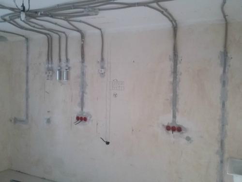 Пришлось потратить немало сил, для того чтобы с нуля сделать кухню. 01