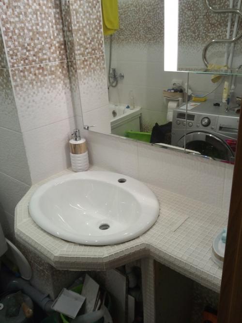 Тут в голову пришла одна идея, оставался лишний кусок гипсокартона и решил улучшить ванную комнату. 06