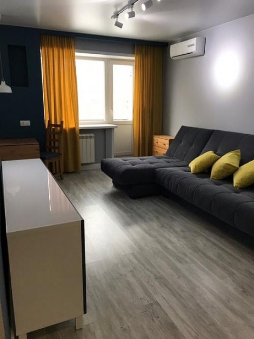 В квартире не было ничего, совсем ничего, то есть даже стен. 03