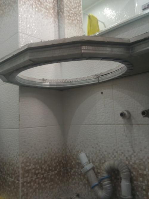 Тут в голову пришла одна идея, оставался лишний кусок гипсокартона и решил улучшить ванную комнату. 01