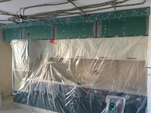 Пришлось потратить немало сил, для того чтобы с нуля сделать кухню. 03