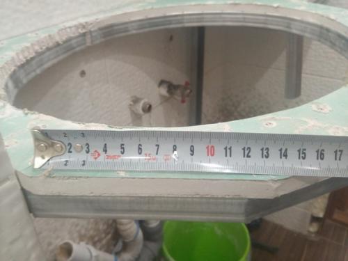 Тут в голову пришла одна идея, оставался лишний кусок гипсокартона и решил улучшить ванную комнату. 02