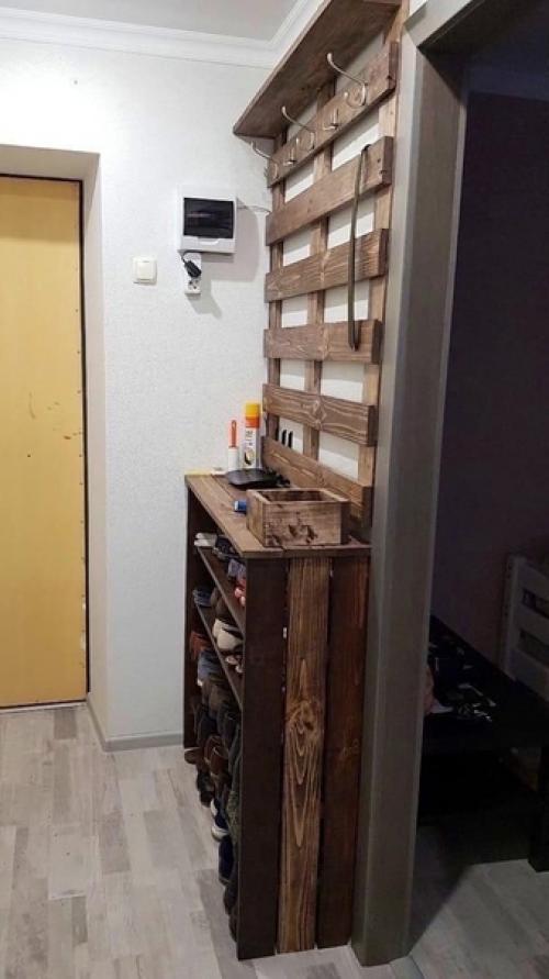 Муж нам в прихожую такую вот обувницу смастерил.