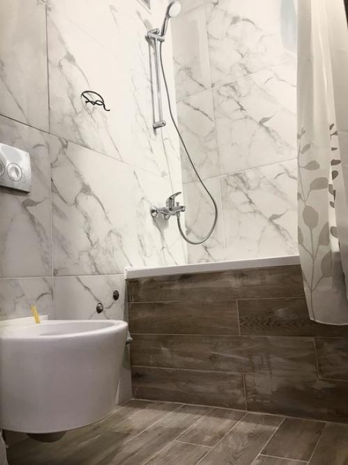 Купили квартиру с вот таким санузлом, и во что мы его превратили, вы только посмотрите. 02