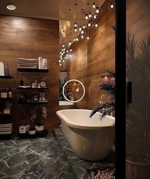 Очень просторная ванная комната, сделанная в современно стиле с помощью дизайнеров.