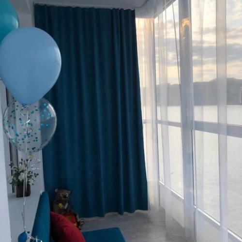 Мы тут квартиру на набережной сняли. 03