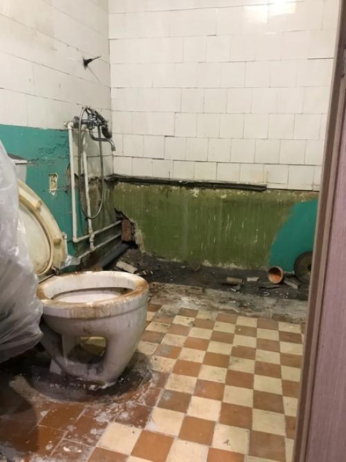 Купили квартиру с вот таким санузлом, и во что мы его превратили, вы только посмотрите.