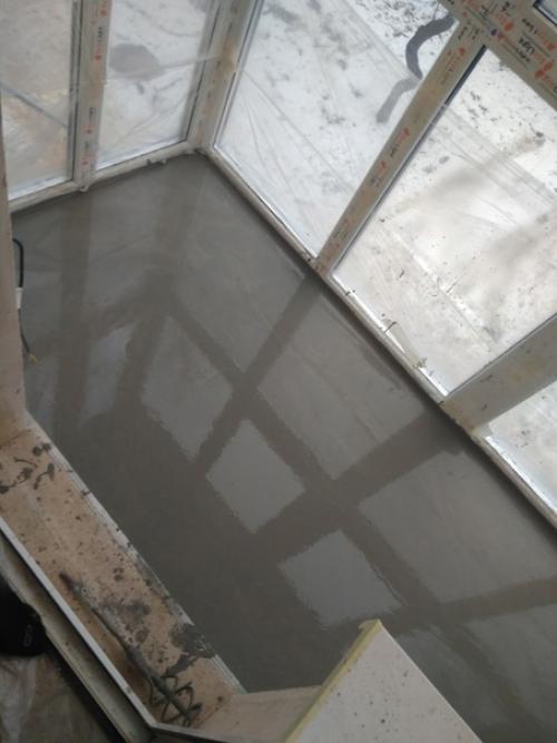 Дом у нас довольно таки старый с маленькими балкончиками ни о чем. 07