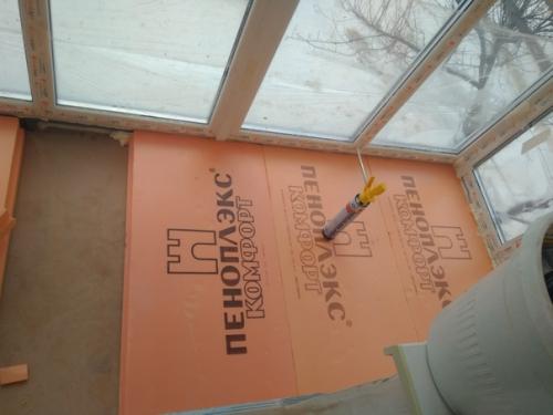 Дом у нас довольно таки старый с маленькими балкончиками ни о чем. 05