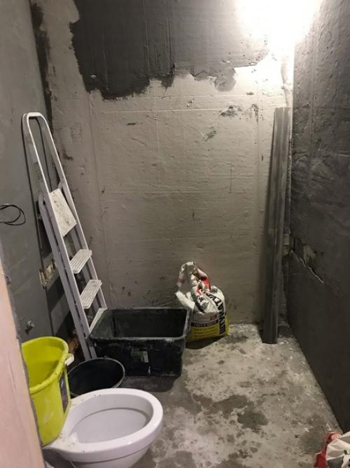 Купили квартиру с вот таким санузлом, и во что мы его превратили, вы только посмотрите. 01