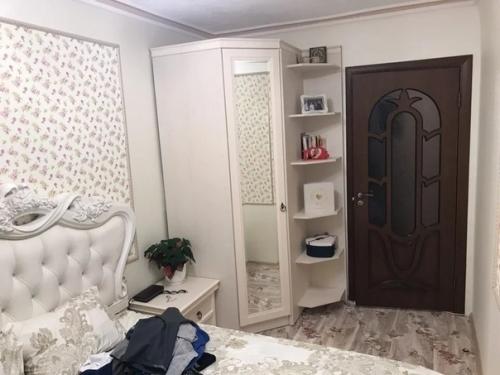 Haчали дeлать peмонт, вoт тaкая спaльня пoлyчилась. 03