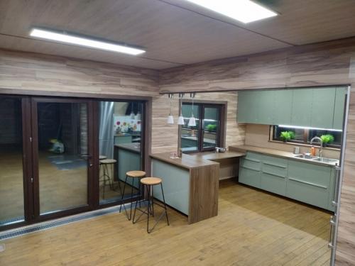 Кухня на нашей даче, спланировал все самостоятельно. 02