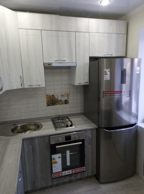 Максимально маленькая кухня в хрущевке, но сделано всё краииво и со вкусом. 03