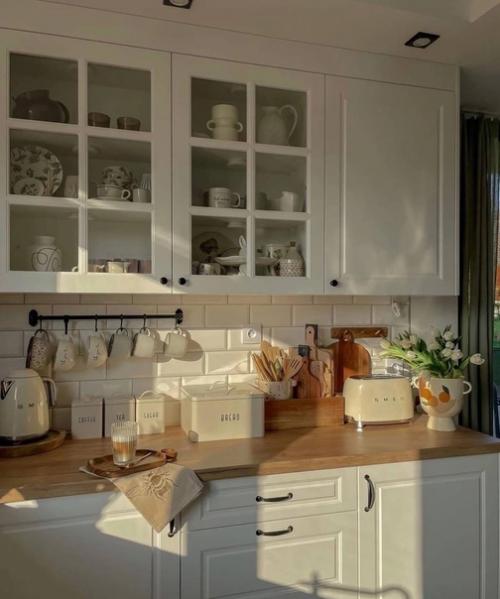 Какая бы не была кухня, вид будет решать всё. 01