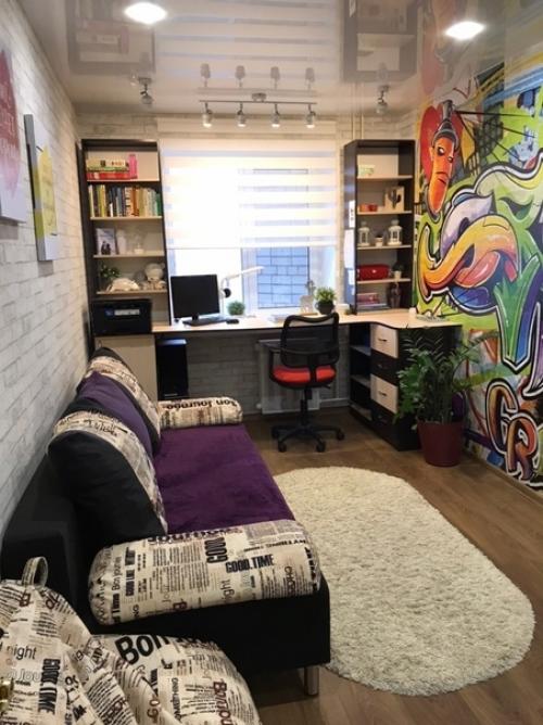 Делали ремонт в комнате сына подростка, он сам всё выбирал.