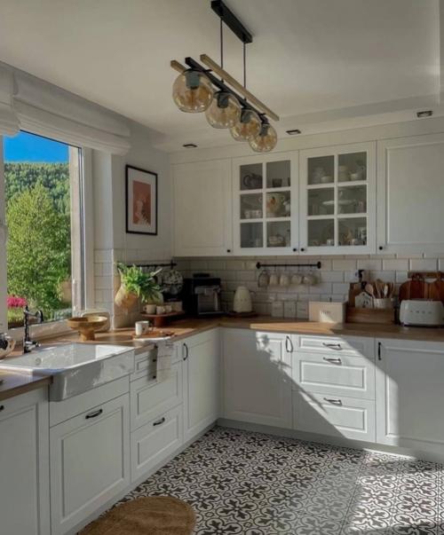 Какая бы не была кухня, вид будет решать всё. 02