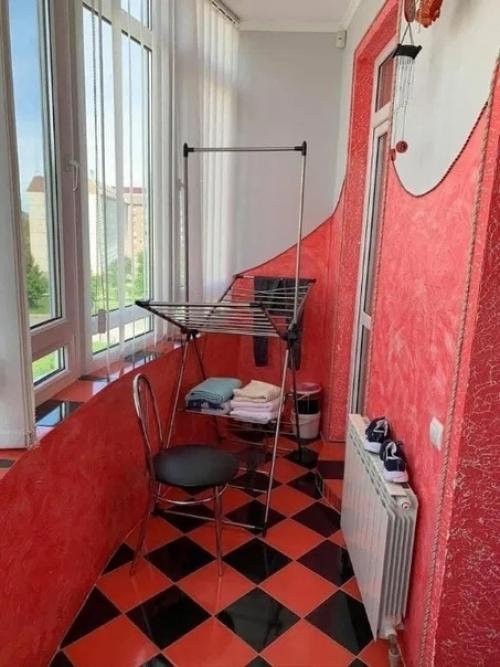 При выборе такого интерьера мы вдохновлялись придорожными кафешками из американских фильмов. 02