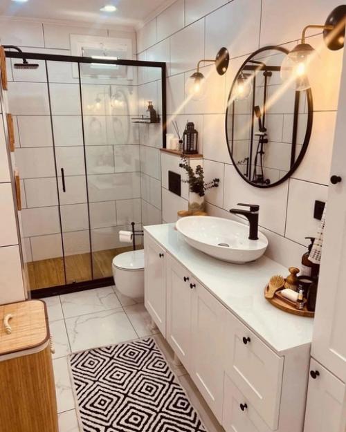 Делали ремонт в санузле, он у нас совмещенный, вот что вышло.