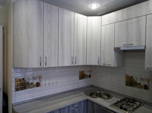 Максимально маленькая кухня в хрущевке, но сделано всё краииво и со вкусом. 04