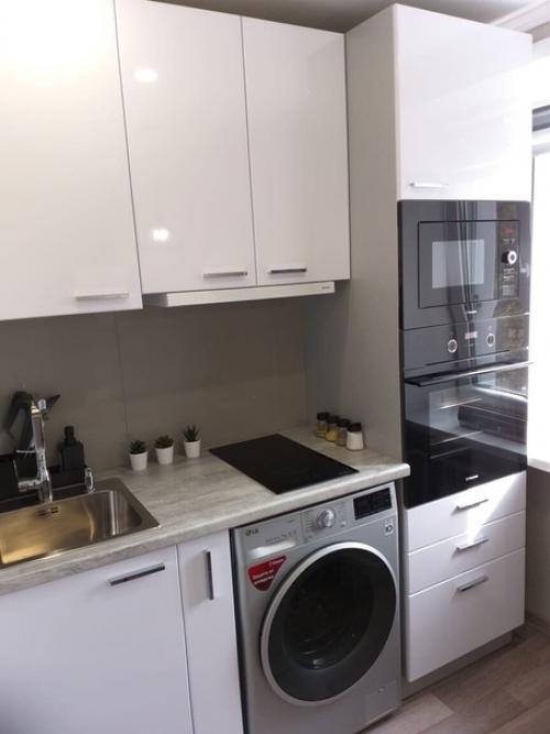 Кухонька 7 м 2, постарались уместить всё. 04