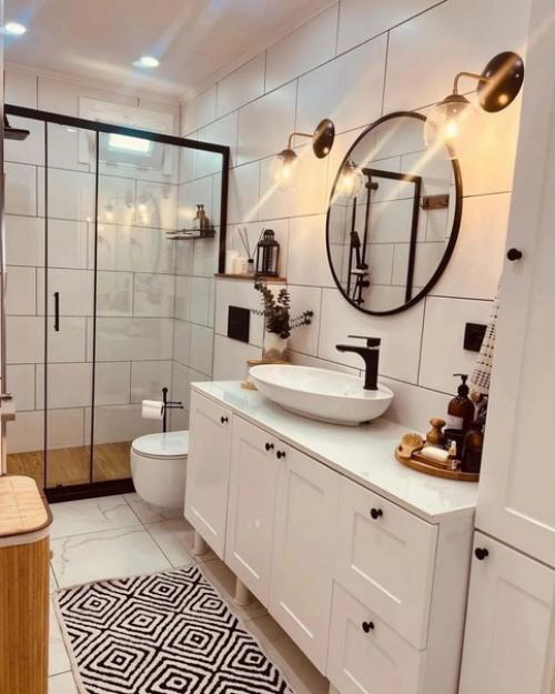 Делали ремонт в санузле, он у нас совмещенный, вот что вышло. 02