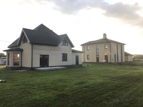 Это наш загородный дом, куда мы планировали перебраться после ремонта. 09