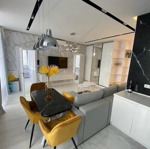 Объединяя различные цвета и текстуры, вы легко сможете добавить в свой интерьер яркий, насыщенный оттенок.