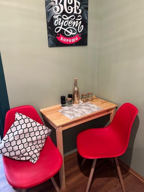 Превратив свою комнату в общежитии, в просторную уютную квартиру - студию, мы чувствовали себя, как на седьмом небе! 05