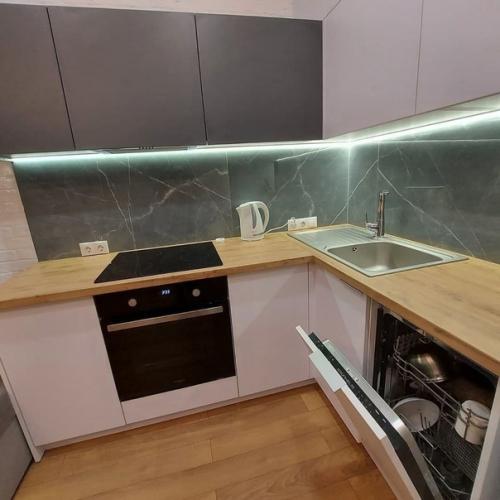 Моя однушка.  На кухне сделали спальню гостинную, а в комнате кухню гостинную. 07