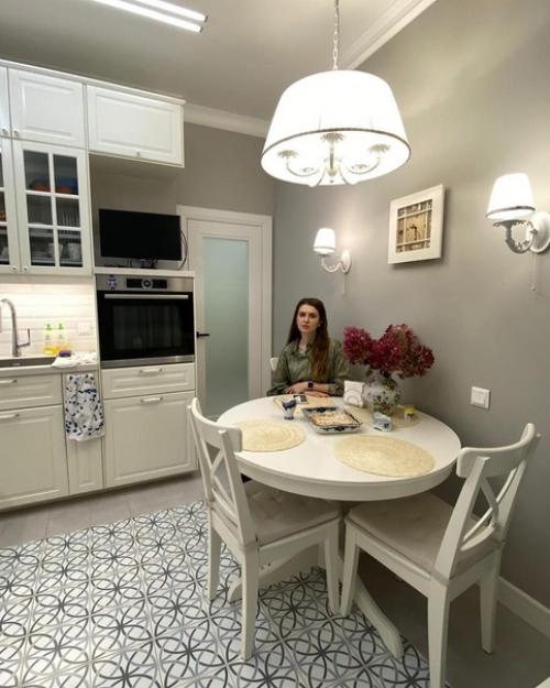 Наша квартира была преображена свежим капительным ремонтом.