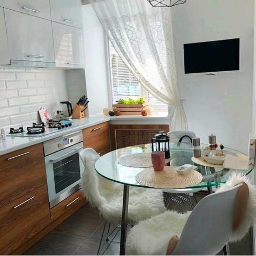 Начали делать ремонт в квартире, начиная с кухни. 01