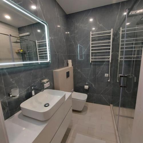 Моя однушка.  На кухне сделали спальню гостинную, а в комнате кухню гостинную. 08