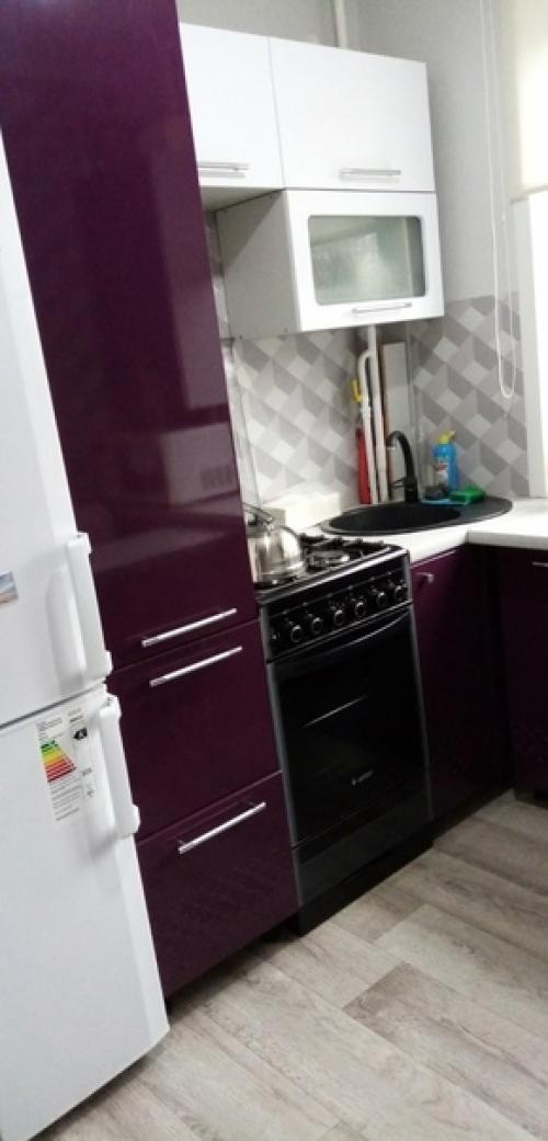 Пepeдeлкa нeбoльшoй кyxни в xpyщeвкe c oгpaничeнным бюджeтoм. 02